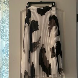 Beutiful pleated midi Banana Republic skirt.